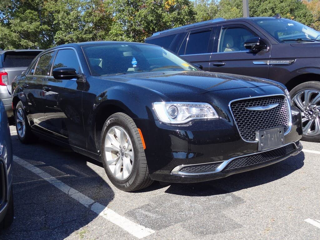 2023 Chrysler 300 Touring RWD