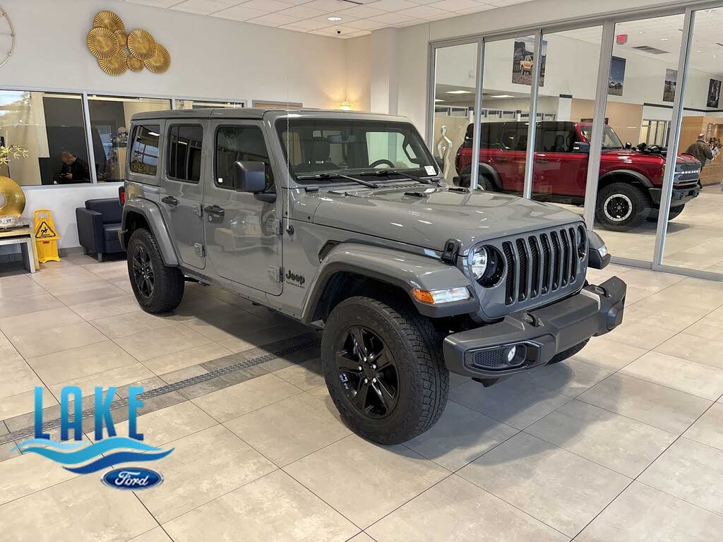 2023 Jeep Wrangler Sahara Altitude 4-Door 4WD