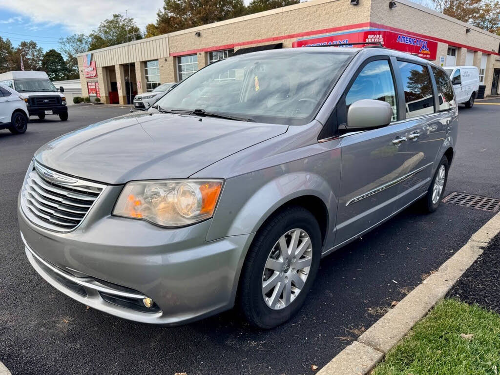 2015 Chrysler Town & Country Touring FWD