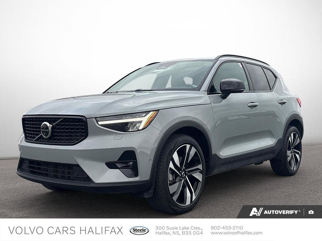 Volvo XC40 B5 Plus Dark Theme AWD 2025