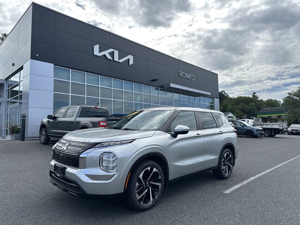 2022 Mitsubishi Outlander ES S-AWC