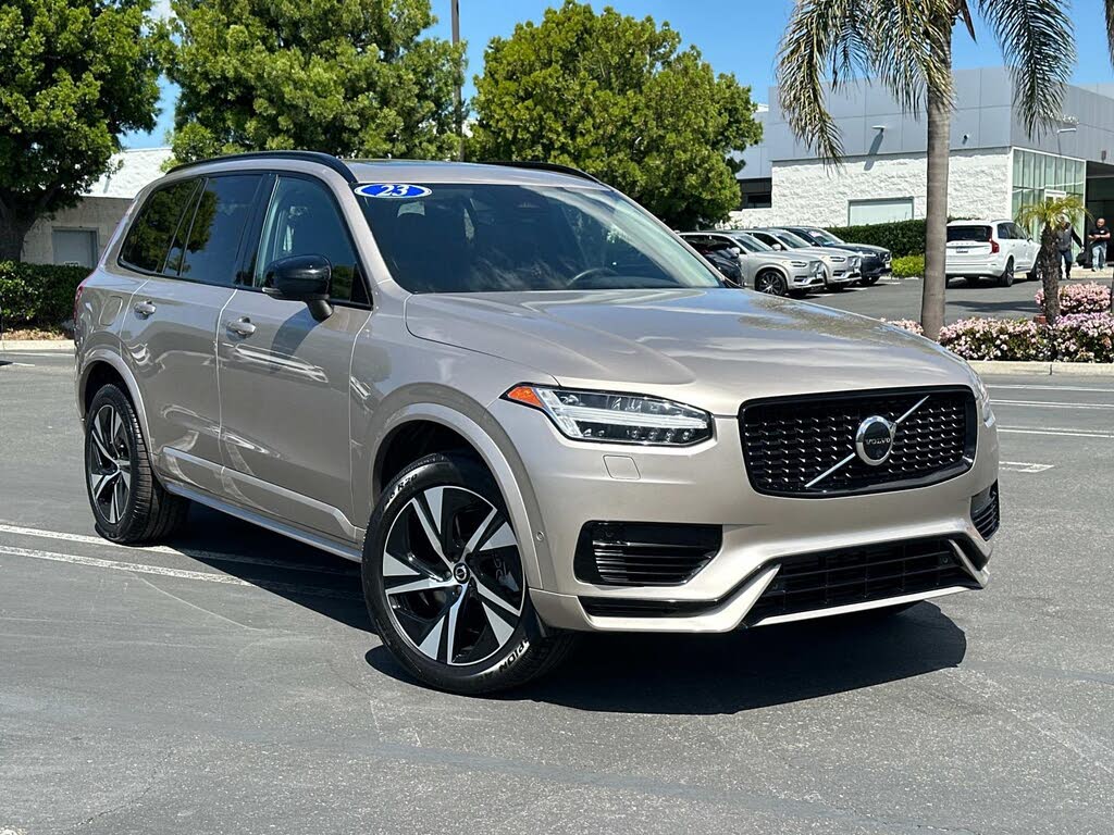 2023 Volvo XC90 Recharge T8 Plus Dark Theme eAWD