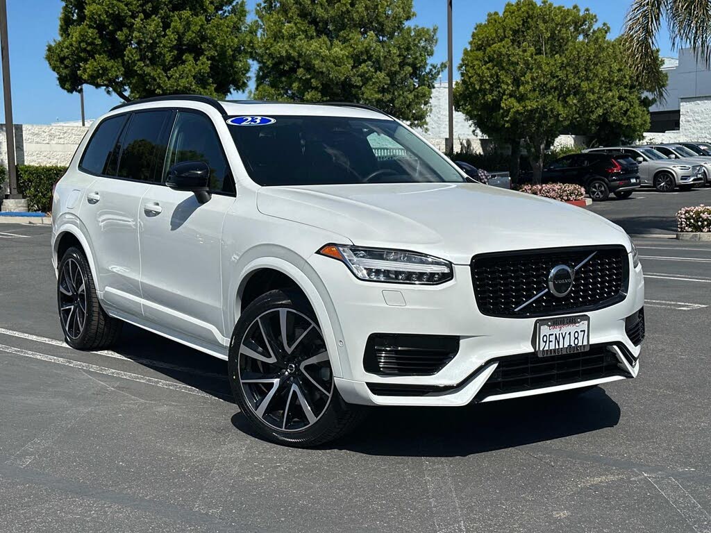 2023 Volvo XC90 Recharge T8 Plus Dark Theme eAWD