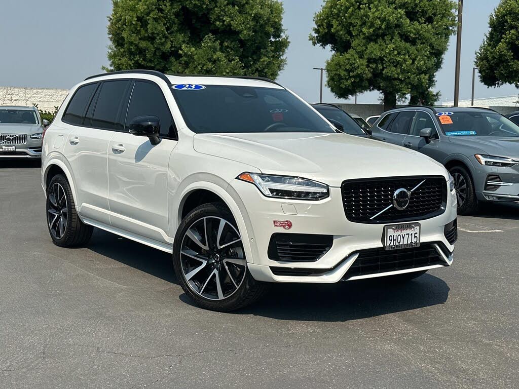 2023 Volvo XC90 Recharge T8 Plus Dark Theme eAWD