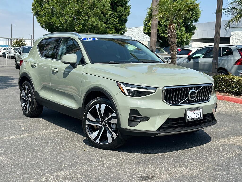 2024 Volvo XC40 B5 Ultimate Bright Theme AWD