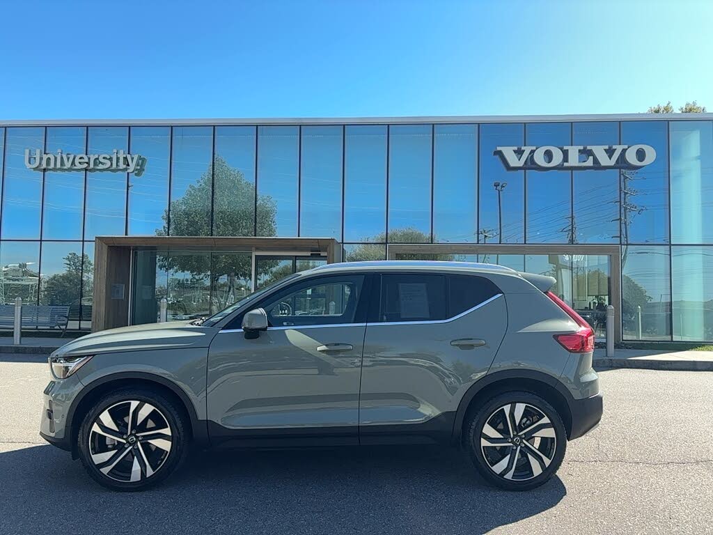 2024 Volvo XC40 B5 Plus Bright Theme AWD