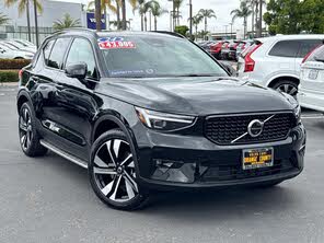 Volvo XC40 B5 Ultimate Dark Theme AWD
