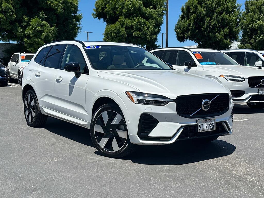 2025 Volvo XC60 Recharge T8 Plus Dark Theme eAWD