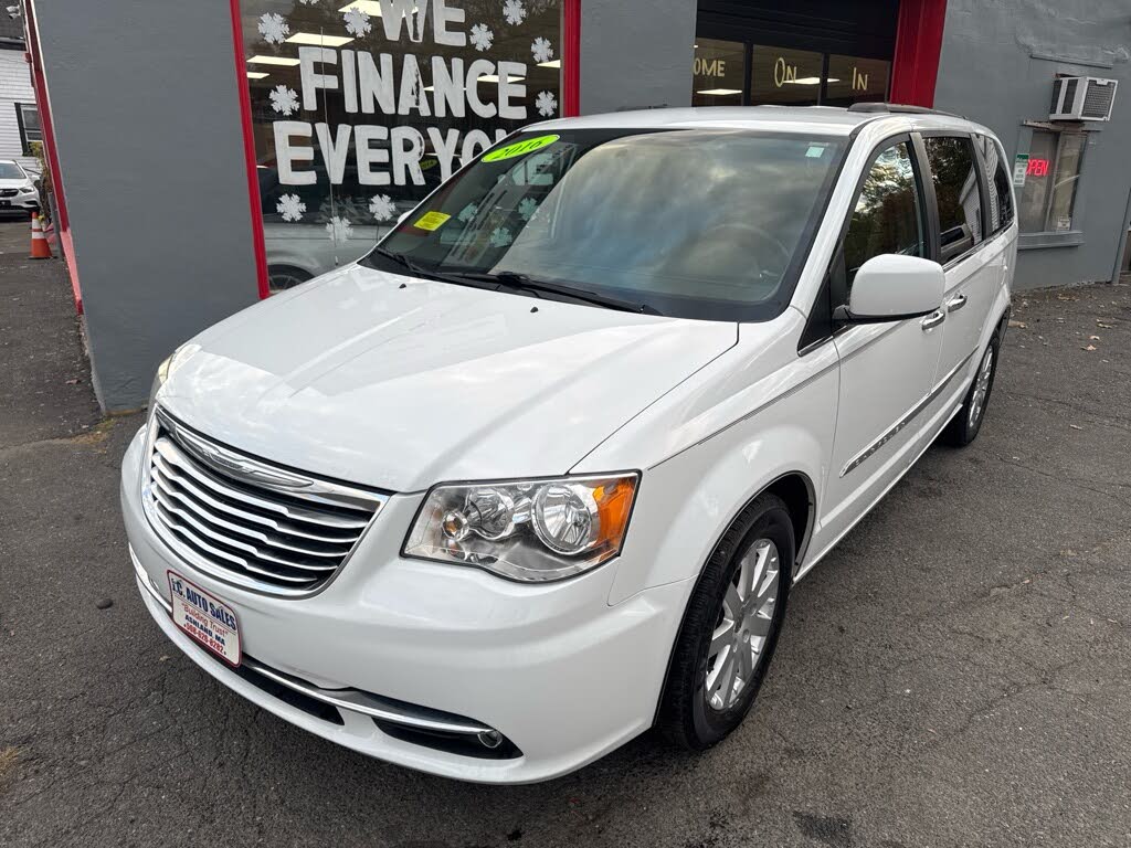2016 Chrysler Town & Country Touring FWD