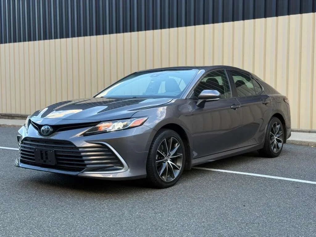 2022 Toyota Camry Hybrid LE FWD