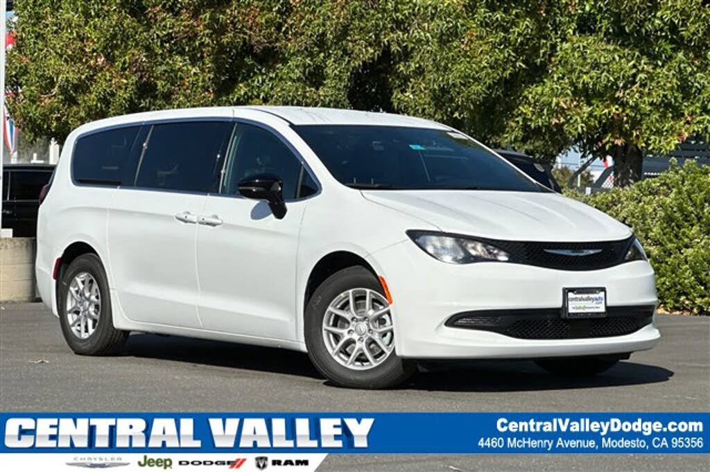 2026 Chrysler Voyager LX FWD
