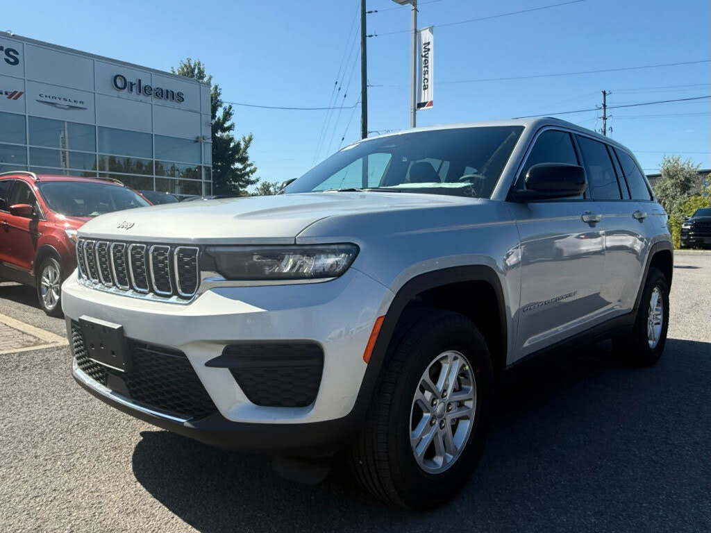 Jeep Grand Cherokee Laredo 4WD 2025