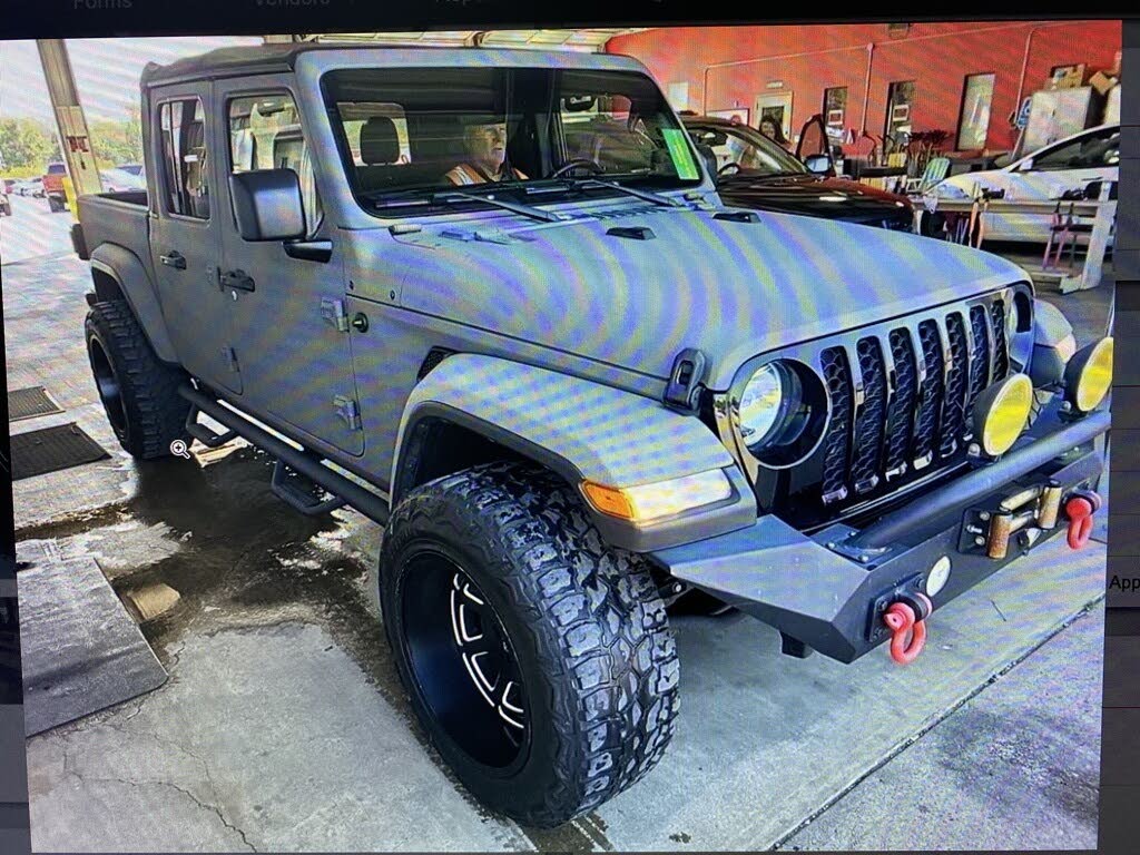 2021 Jeep Gladiator Willys Crew Cab 4WD