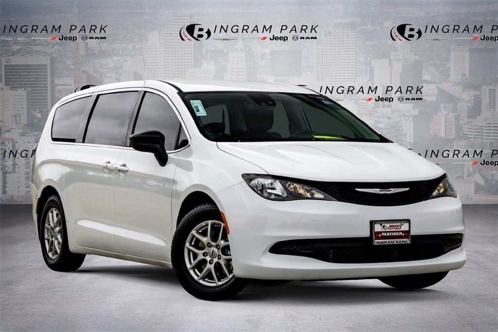 2024 Chrysler Voyager LX FWD