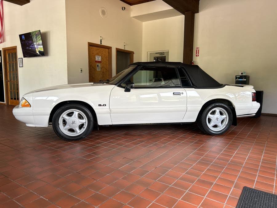 1993 Ford Mustang LX 5.0 Convertible RWD