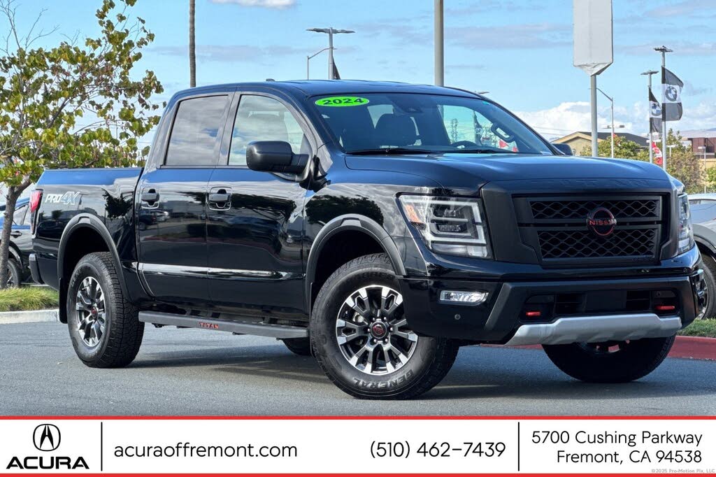 2024 Nissan Titan PRO-4X Crew Cab 4WD