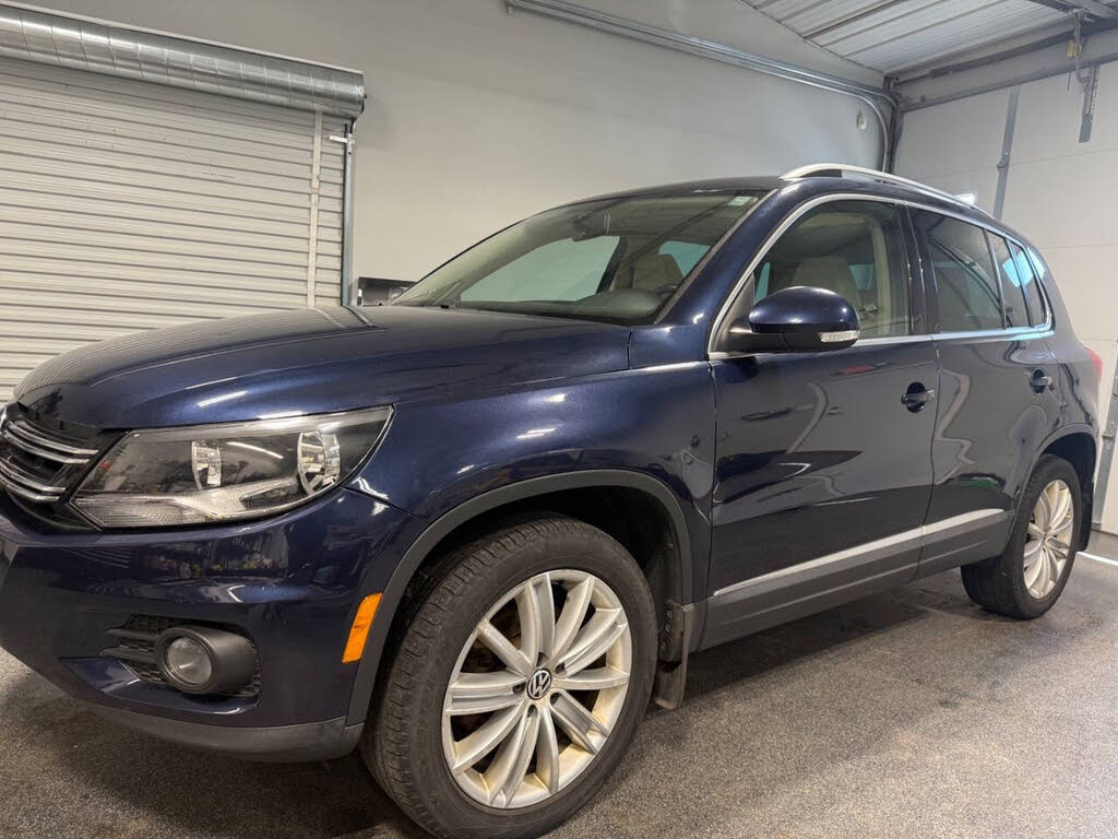 2013 Volkswagen Tiguan SE 4Motion with Sunroof and Navigation