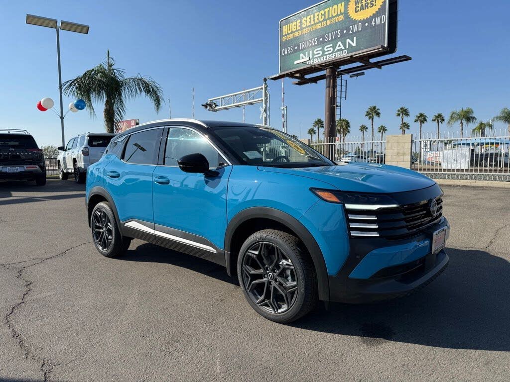 2025 Nissan Kicks SR FWD