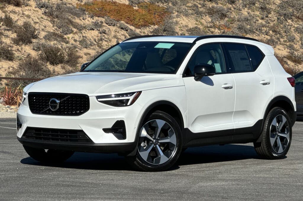 2026 Volvo XC40 B5 Plus AWD