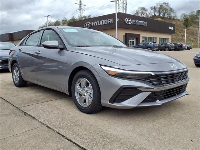 2025 Hyundai Elantra SE FWD