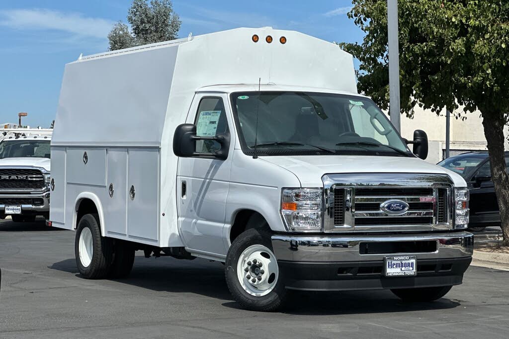 2025 Ford E-Series Chassis E-350 SD Cutaway SB DRW RWD
