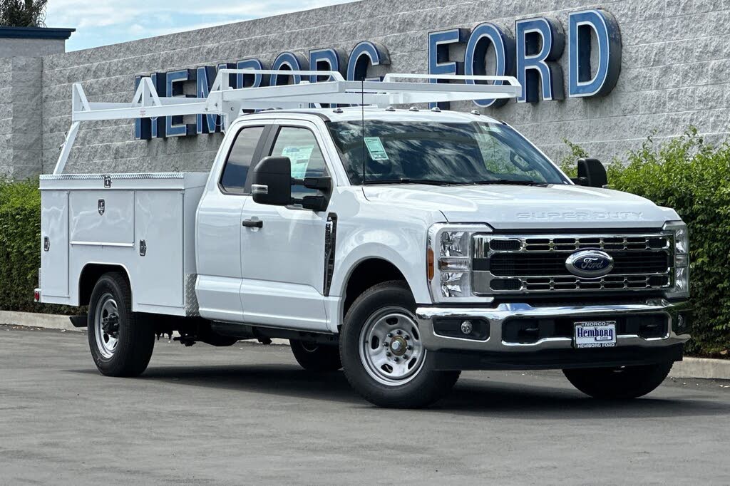 2026 Ford F-350 Super Duty Chassis XL SuperCab RWD
