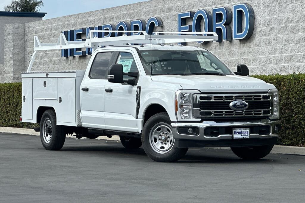 2026 Ford F-350 Super Duty Chassis XL Crew Cab RWD