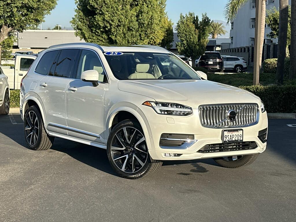 2025 Volvo XC90 B6 Plus Bright Theme 7-Passenger AWD
