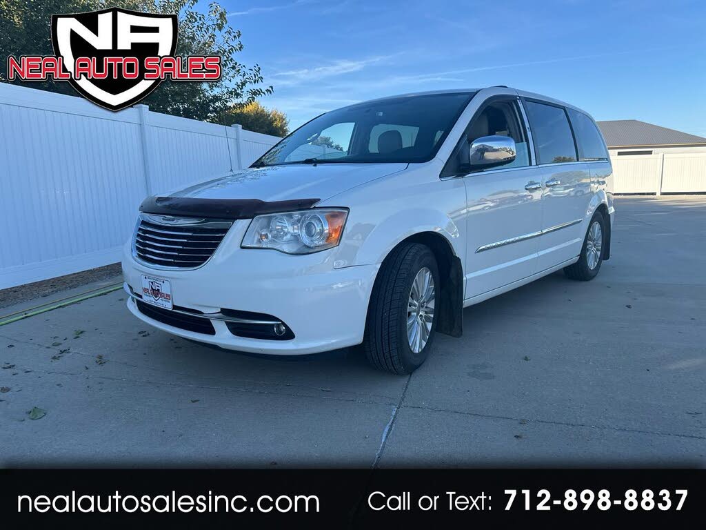 2012 Chrysler Town & Country Limited FWD