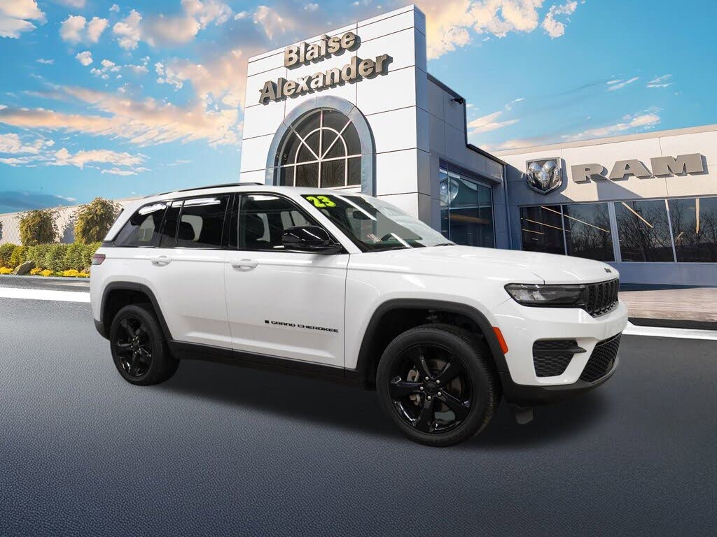 2023 Jeep Grand Cherokee Altitude 4WD