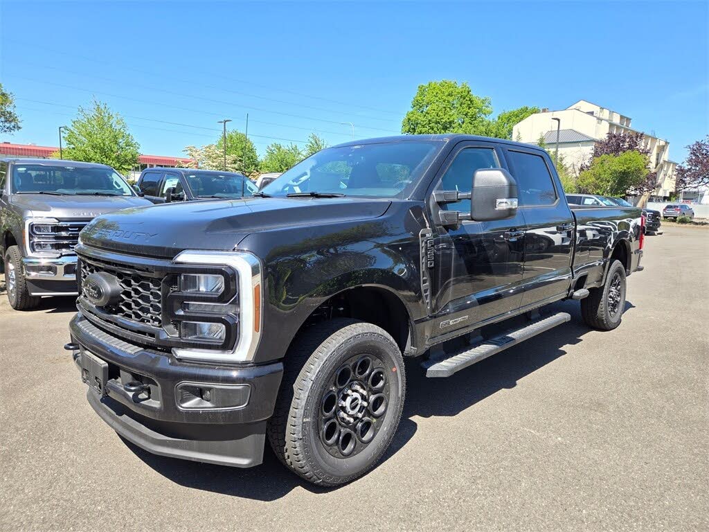 2025 Ford F-350 Super Duty XLT Crew Cab 4WD