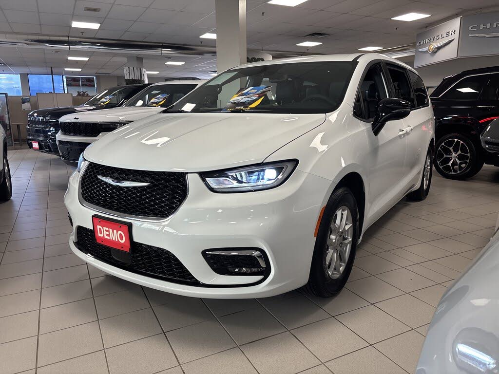 2026 Chrysler Pacifica Select FWD