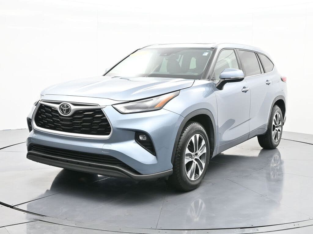 2023 Toyota Highlander XLE FWD