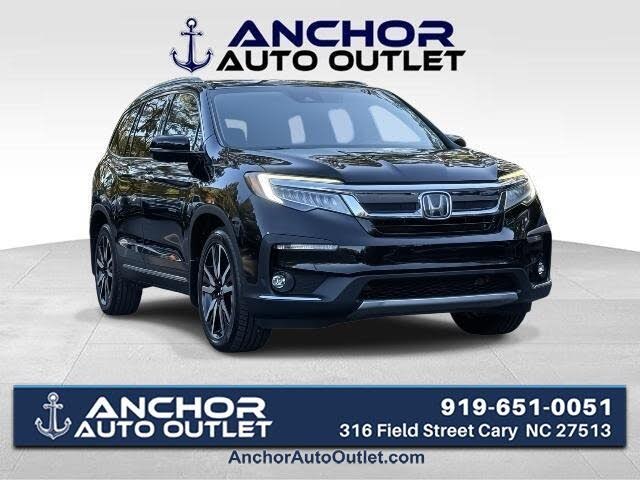 2019 Honda Pilot Touring FWD with Rear Captain's Chairs