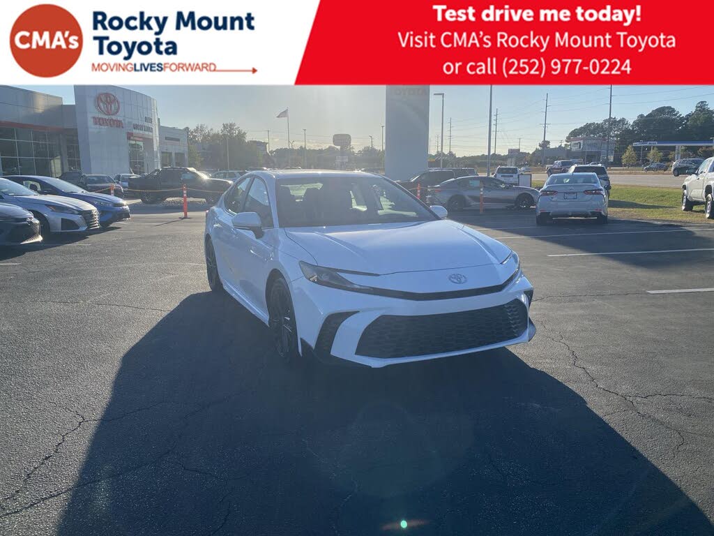 2025 Toyota Camry SE FWD