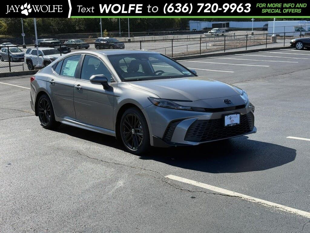 2026 Toyota Camry SE FWD