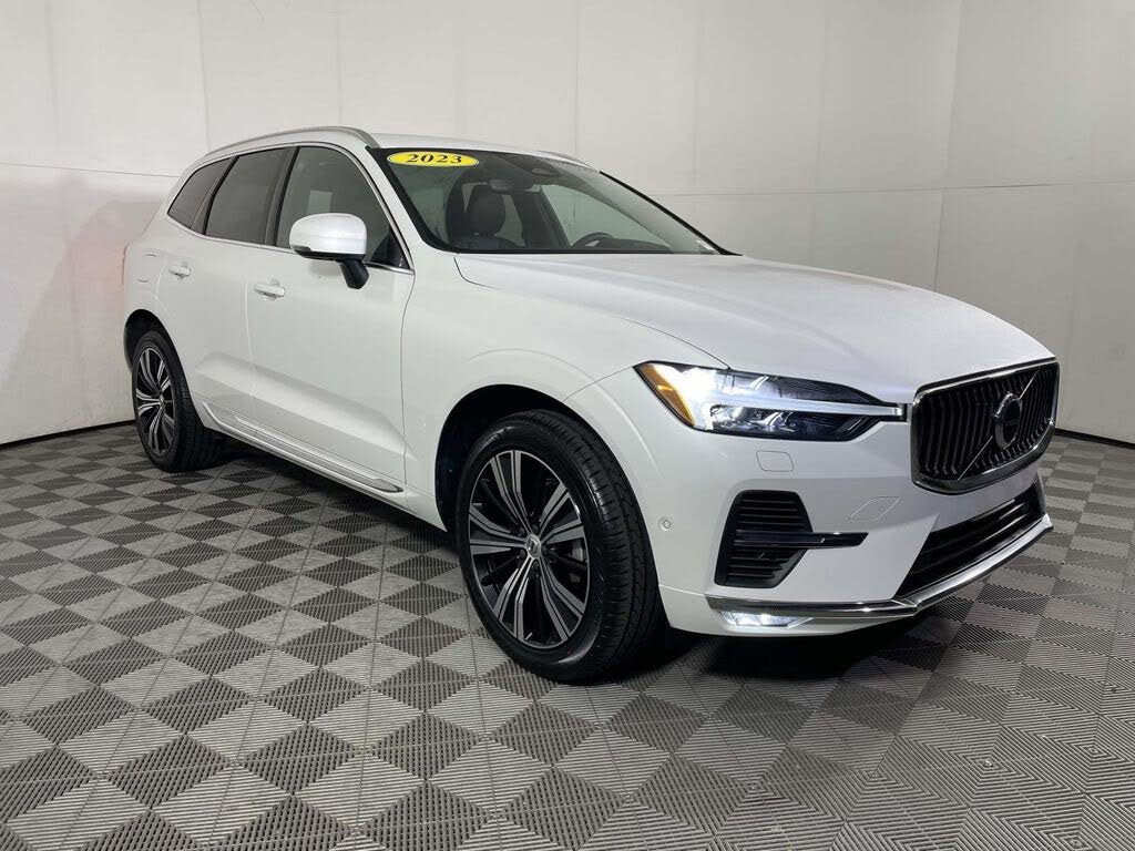 2023 Volvo XC60 B5 Plus Bright Theme AWD