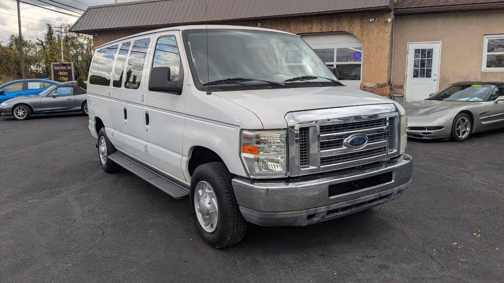 2011 Ford E-Series E-350 XLT Super Duty Passenger Van
