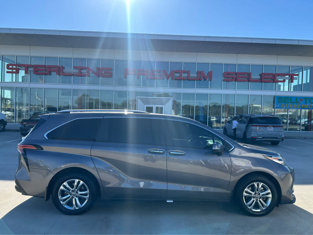 2022 Toyota Sienna Platinum 7-Passenger AWD