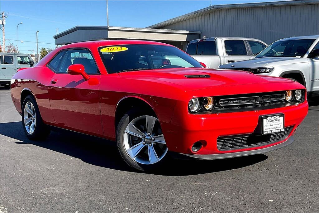 2022 Dodge Challenger SXT RWD
