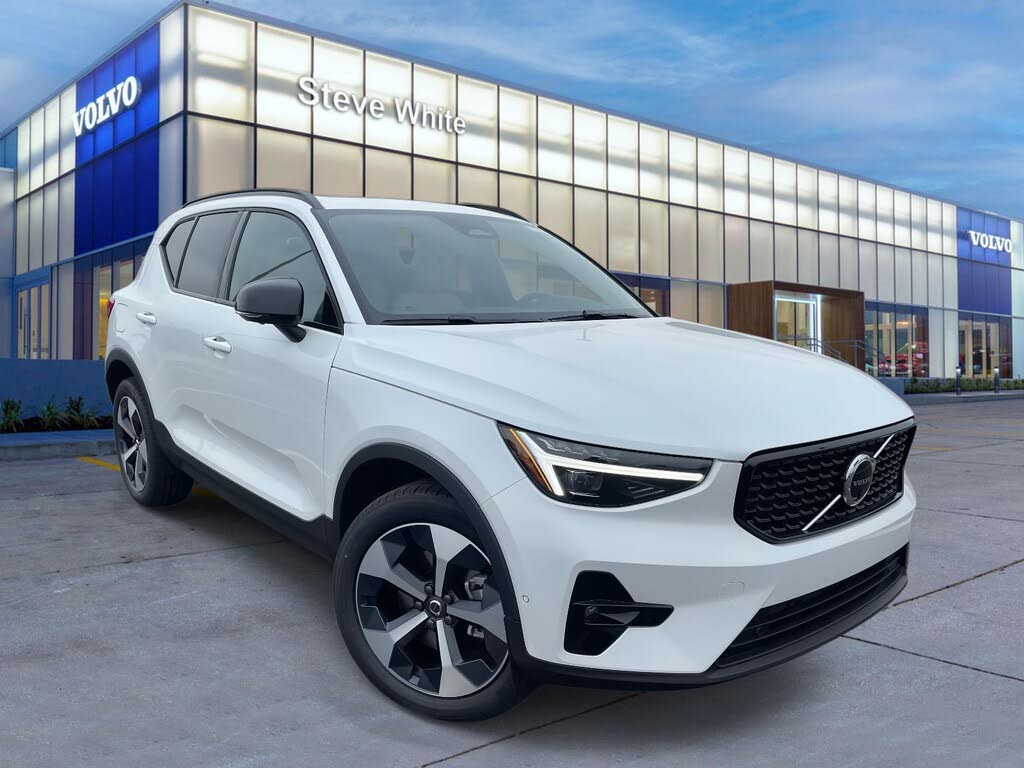 2025 Volvo XC40 B5 Plus Dark Theme AWD