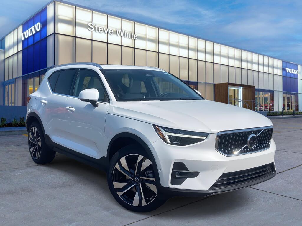 2025 Volvo XC40 B5 Ultra Bright Theme AWD