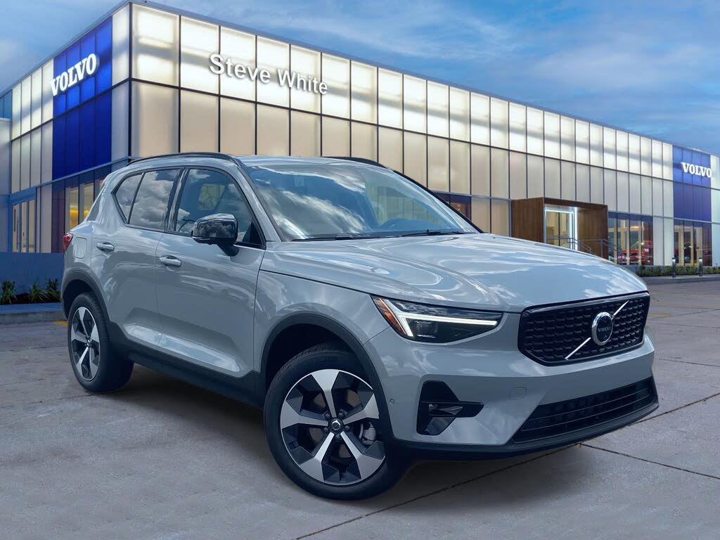 2026 Volvo XC40 B5 Plus AWD