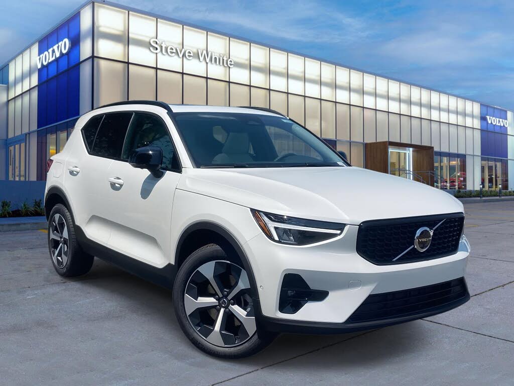 2026 Volvo XC40 B5 Plus AWD