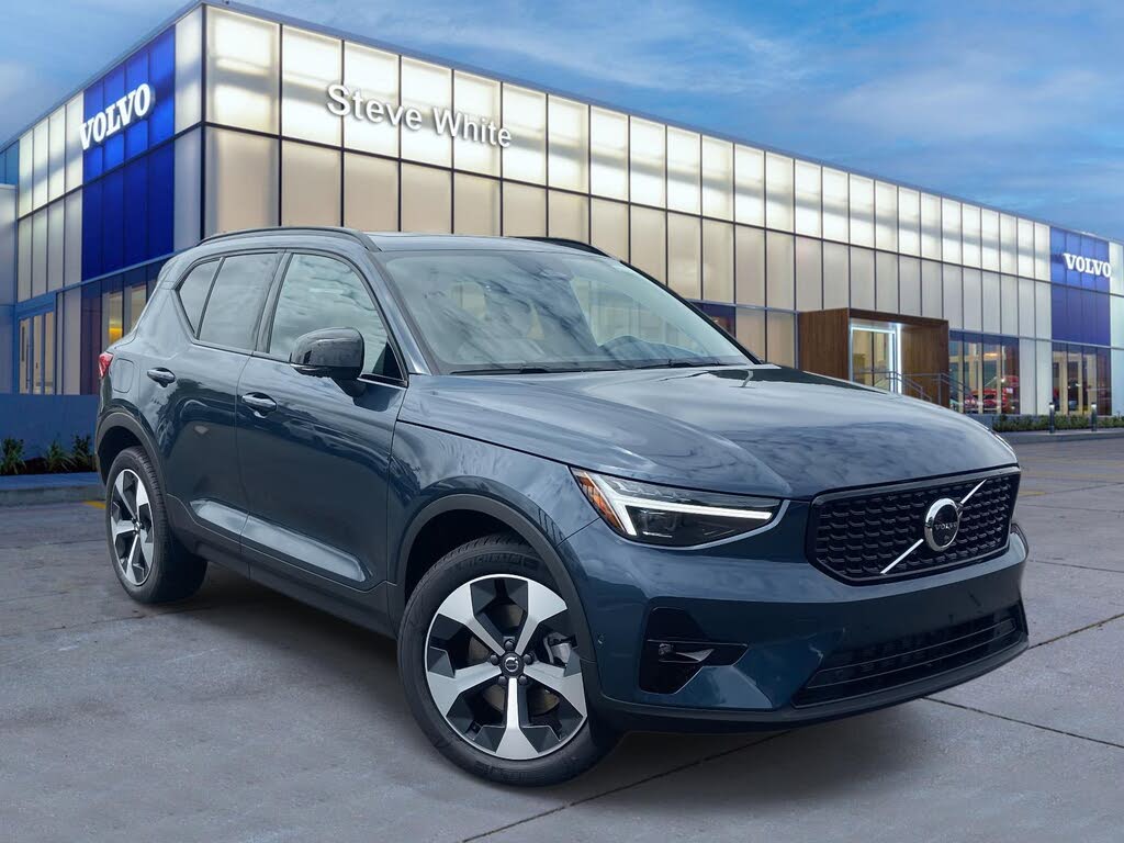 2026 Volvo XC40 B4 Plus FWD