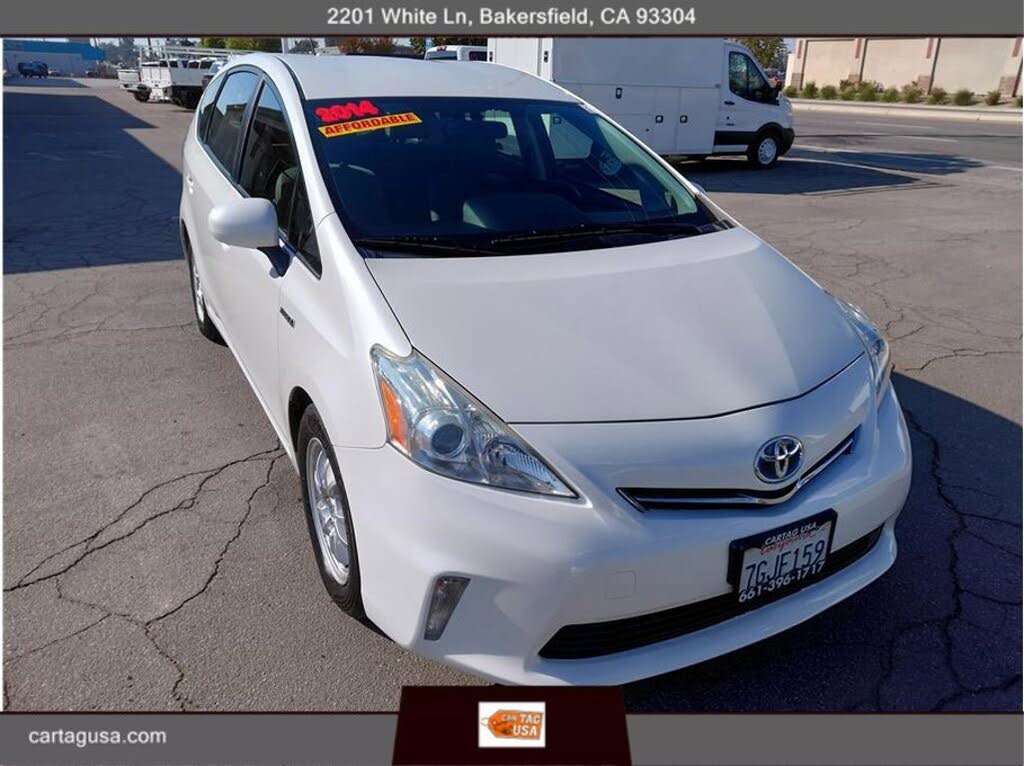 2014 Toyota Prius v Two FWD