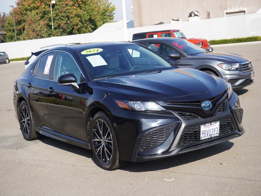 2024 Toyota Camry Hybrid SE FWD