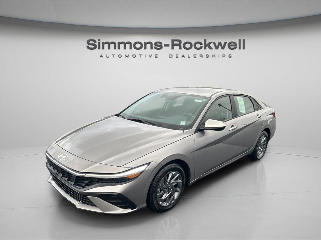 2024 Hyundai Elantra SEL FWD