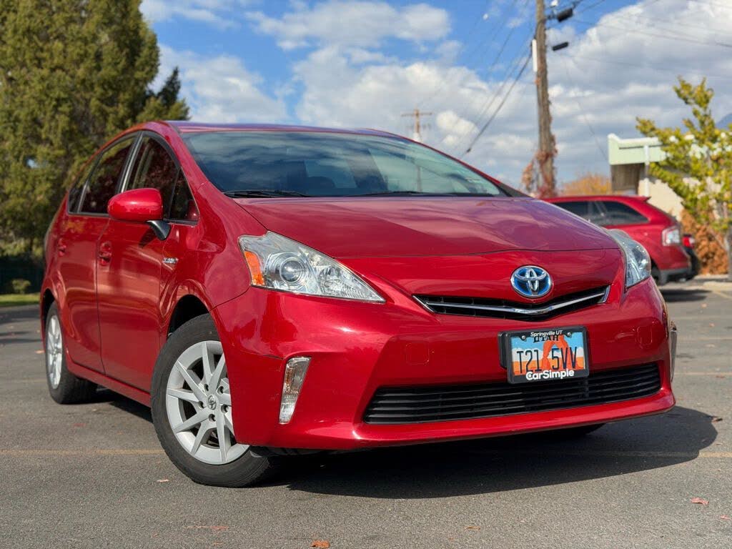 2014 Toyota Prius v Two FWD