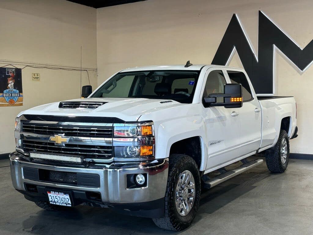 2017 Chevrolet Silverado 3500HD LT Crew Cab LB 4WD